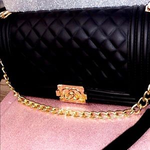 BLACK PURSE 🖤 with gold chain